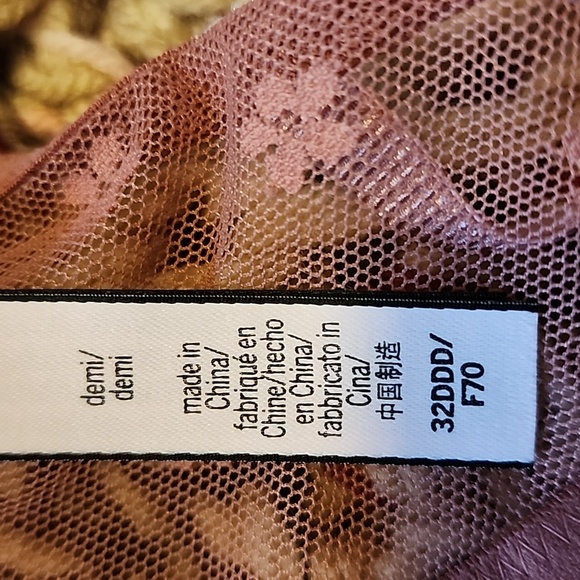 Victoria Secret demi front clasping razor back 32 DDD bra. - Picture 6 of 8